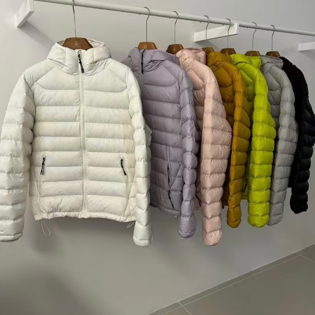 秋冬90薄款排骨羽绒服女短款连帽白鸭绒面包服男士情侣宽松外套潮