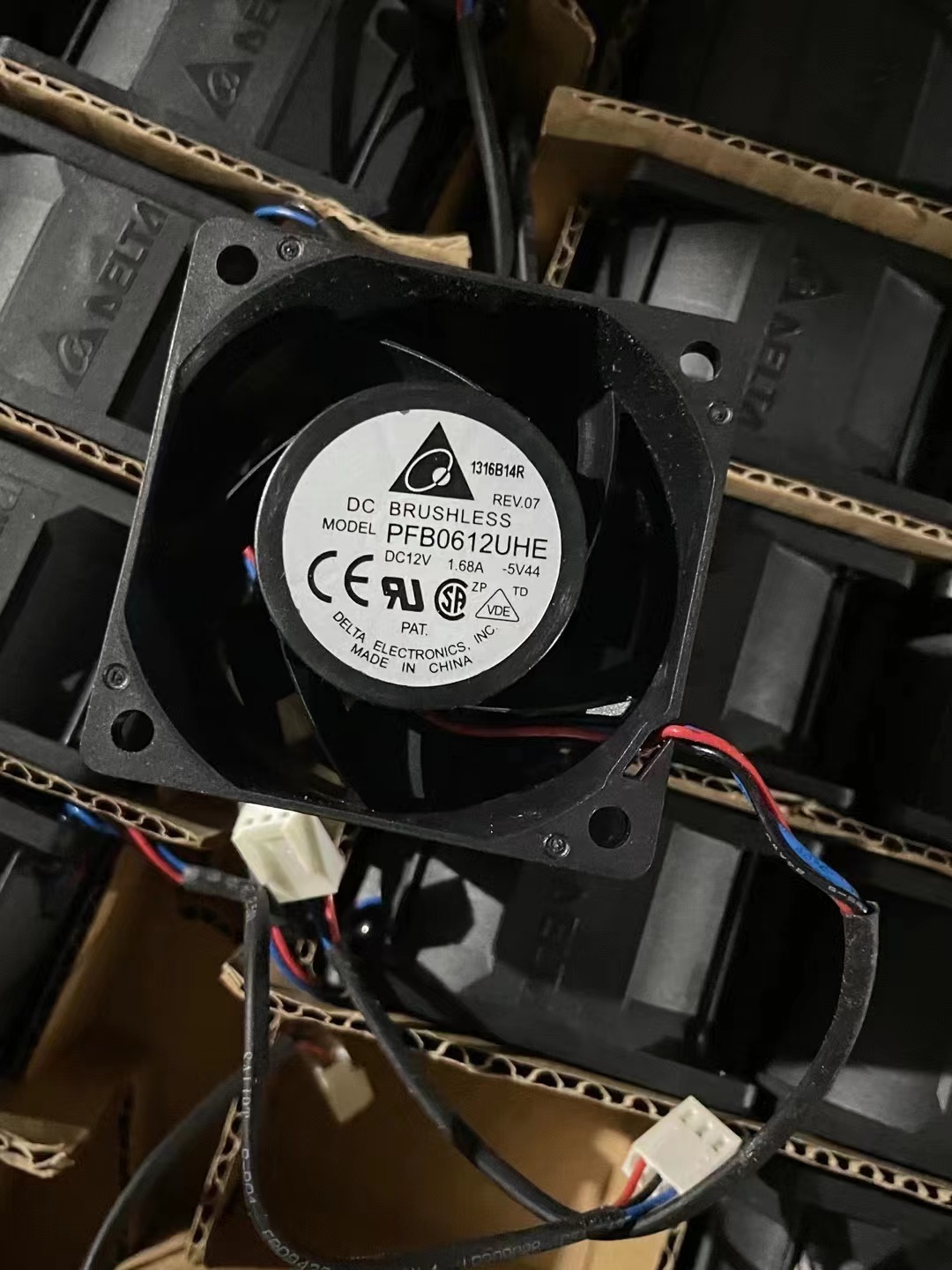 台达PFB0612UHE神马P21E风扇