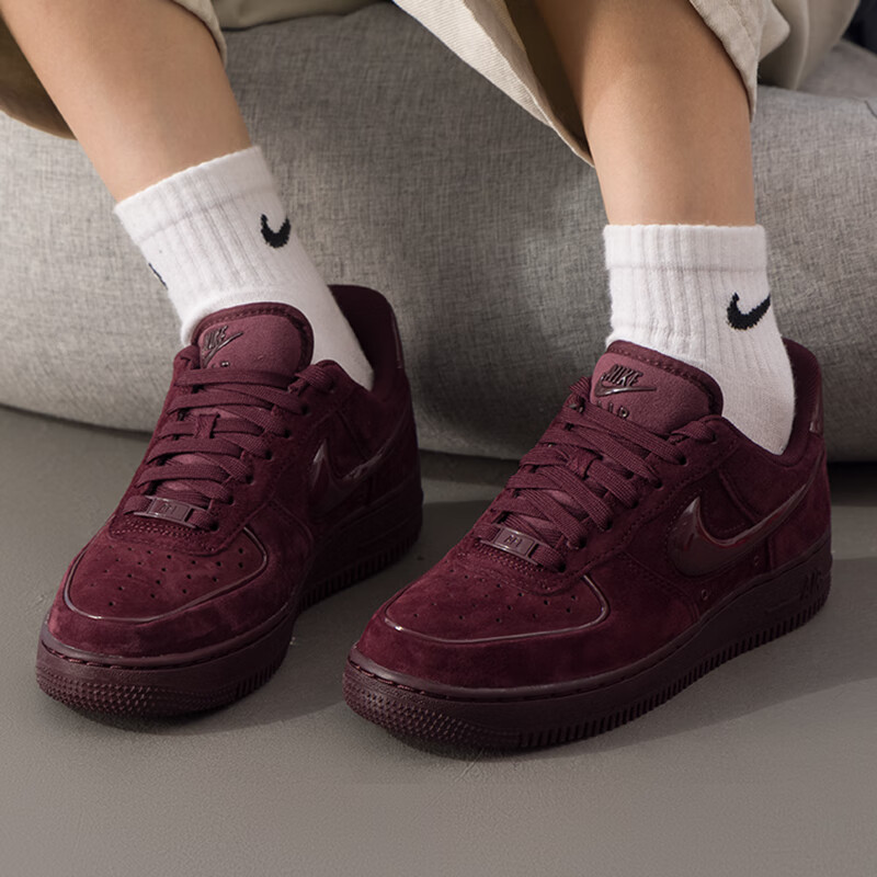 尖货丨NIKE耐克女子AIR FORCE 1经典低帮空军一号板鞋HV4406-600