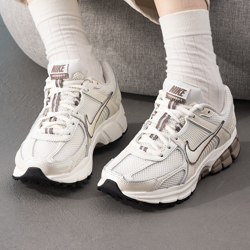 NIKE耐克女子W NIKE ZOOM VOMERO 5运动休闲鞋IB8129-133
