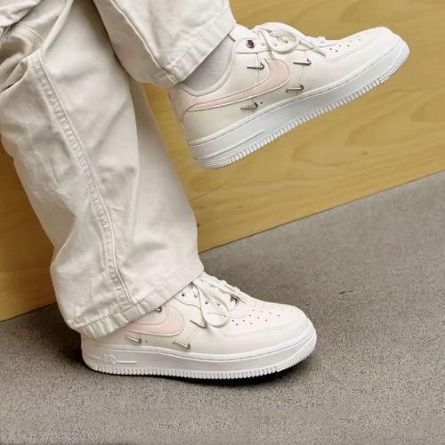 尖货丨NIKE耐克女子AF1空军一号四勾低帮复古板鞋FV8110-181