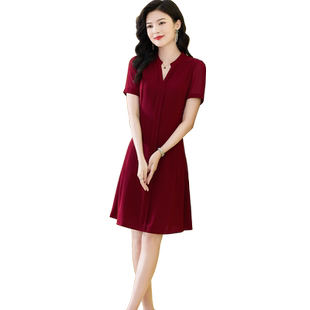 酒红色减龄洋气短款小个子显高2025年夏季新款中年妈妈高档连衣裙