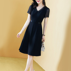 黑色纯色连衣裙女夏雪纺v领2025新款气质中长款高级高端藏肉裙子