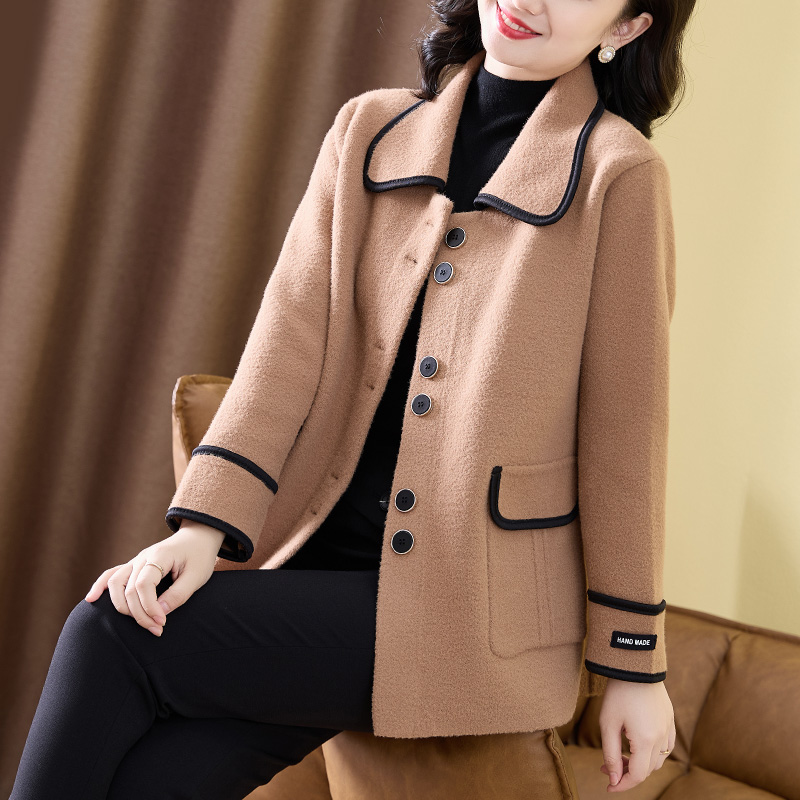 易美初时尚简约短款外套