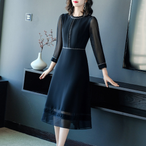 早春季2025新款连衣裙高端大气洋气减龄气质名媛长袖修身长款女装