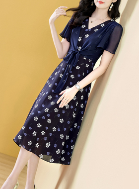 蓝色碎花假两件套女2024夏天的新款微胖妈妈气质遮肚子显瘦