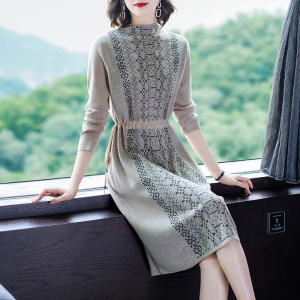 针织连衣裙女春秋2025新款羊毛裙子显瘦高端气质毛衣裙中长款妈妈