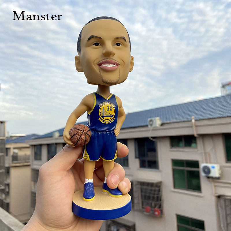 篮球球星科比詹姆斯库里欧文汽车摆件车载摇头人偶手办公仔玩偶