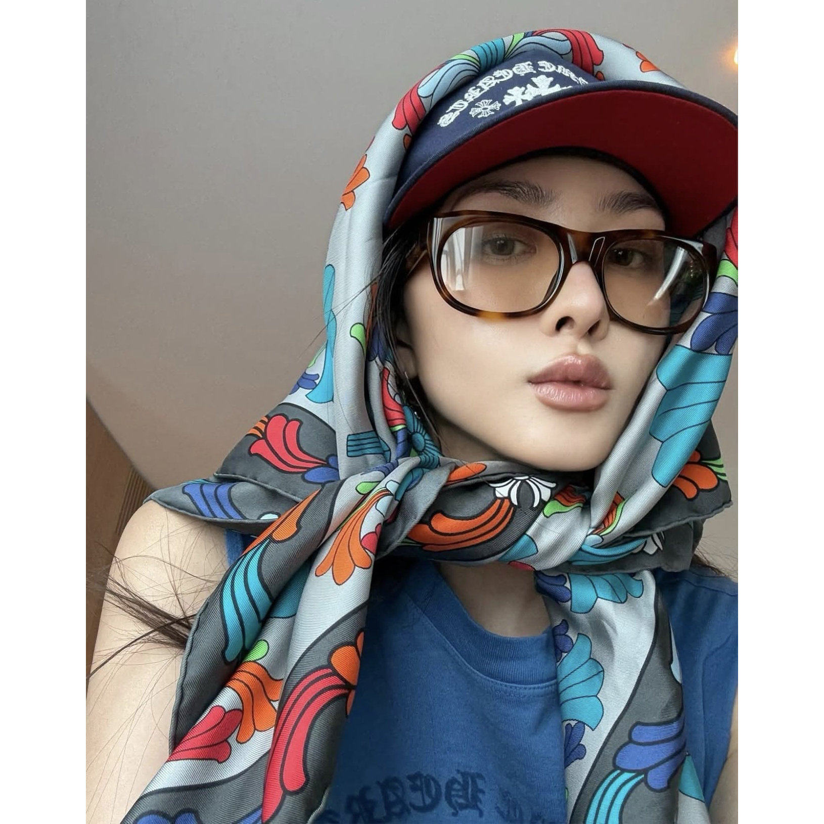 2405克的十字架藤曼方巾可做抹胸蓝色梵文围巾辣妹丝巾度假风现货,服饰配件/皮带/帽子/围巾,围巾/丝巾/披肩,淘宝优惠券,粉丝福利购,淘宝优惠卷