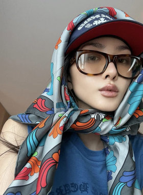 2405克的十字架藤曼方巾可做抹胸蓝色梵文围巾辣妹丝巾度假风现货