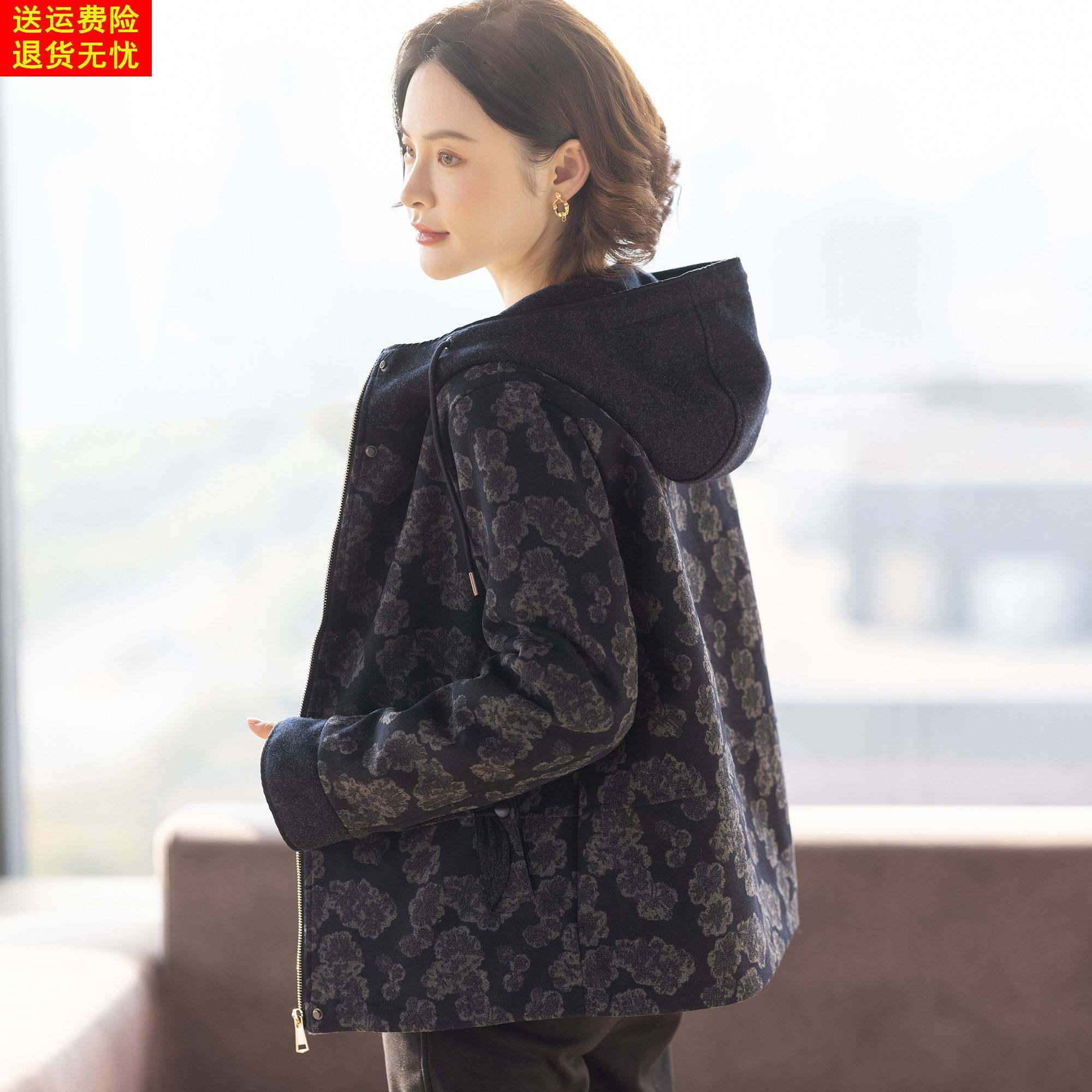 羽绒服中年妈妈洋气女款冬装外套2025新款休闲上衣服中老年夹克