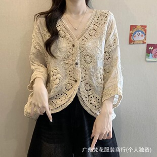 波西米亚风钩花镂空V领衬衫女2026春夏大码胖mm外搭防晒开衫上衣
