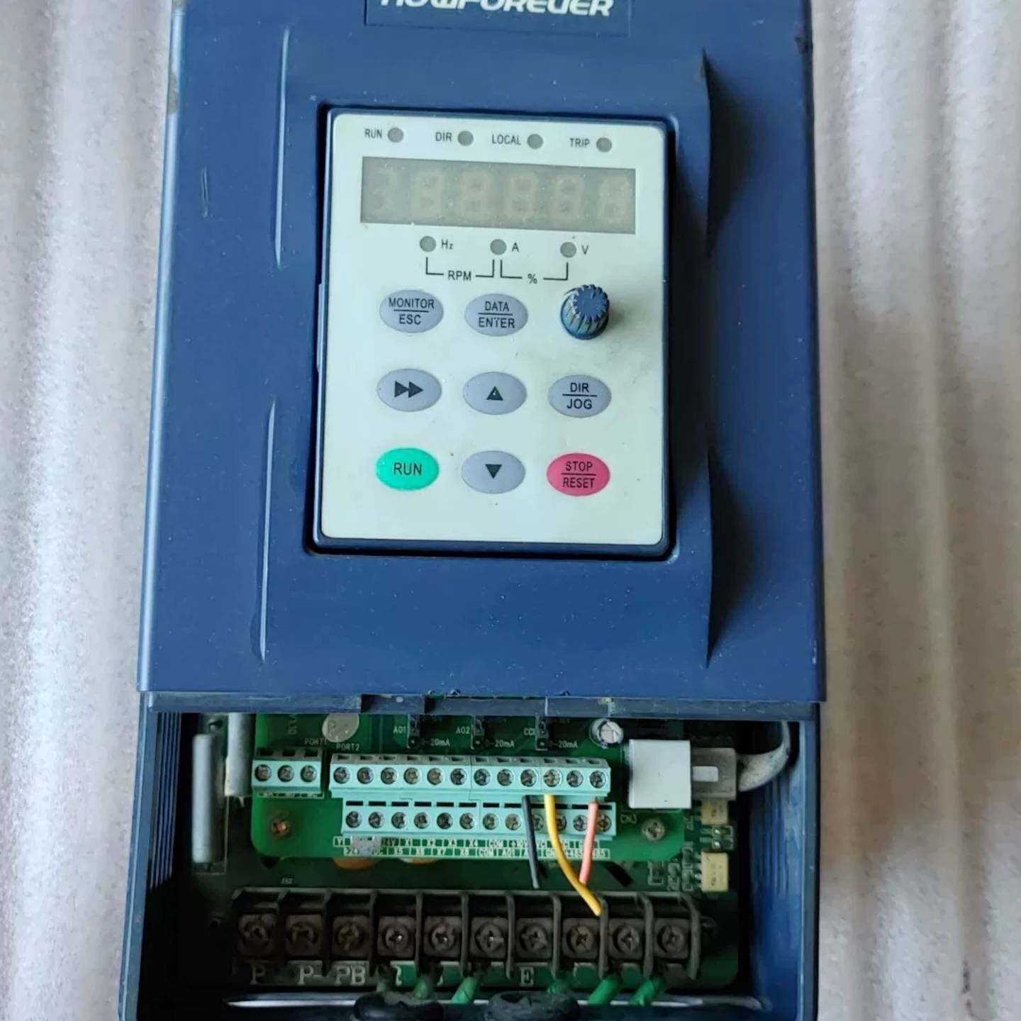 可维修南海安华变频器A100T其它元器件