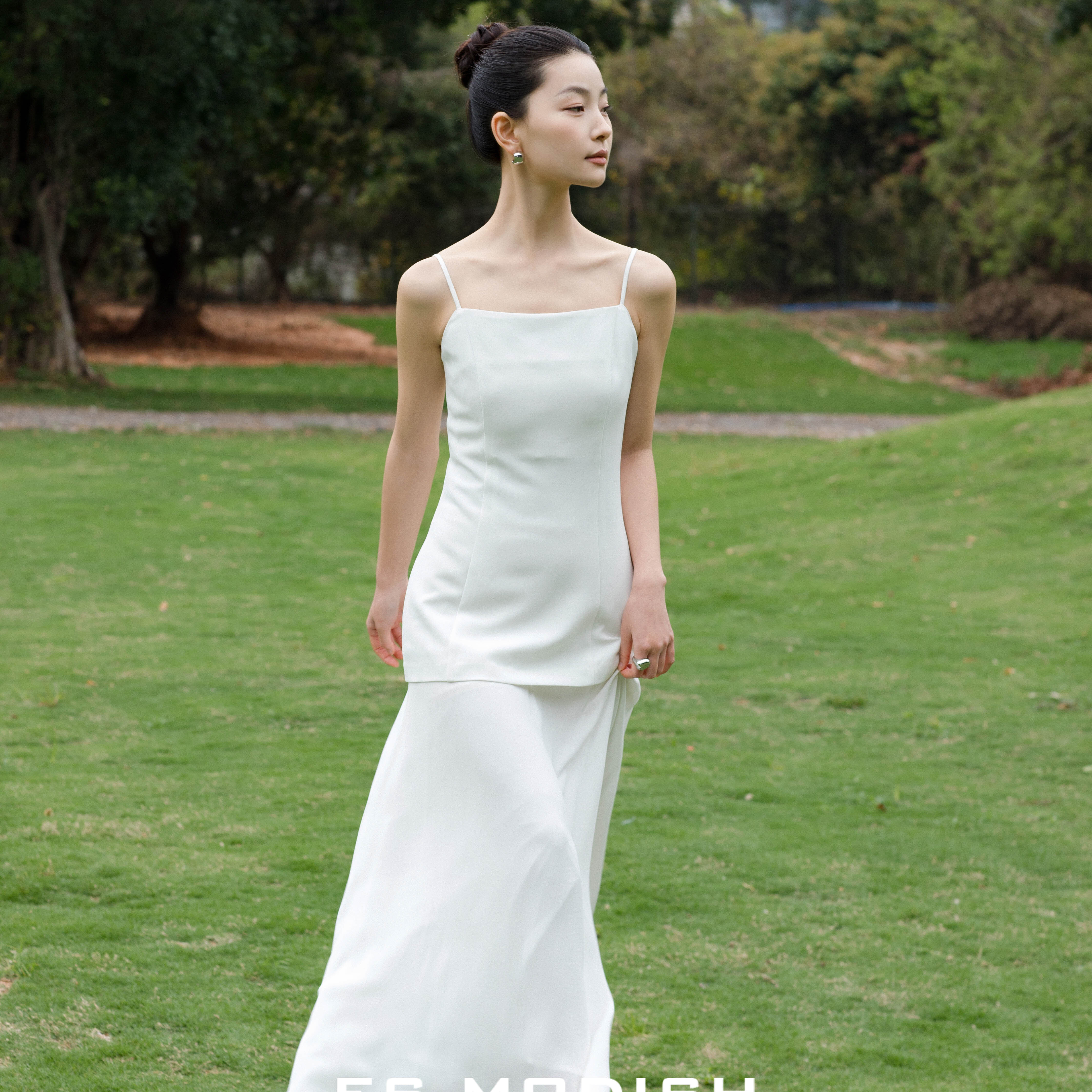 ES MODISH-白95涤纶5氨纶假两件纯色休闲吊带连衣裙OPS3311