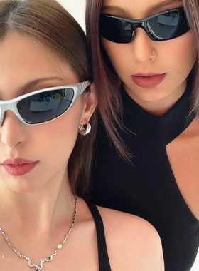 嘻哈蹦迪街拍椭圆形复古机能朋克