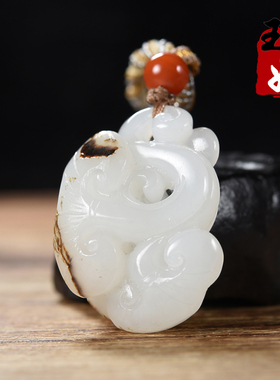 新疆天然和田玉/一级白黑皮羊脂白玉籽料/如意/吊坠/15.14克