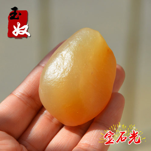 新疆克拉玛依魔鬼城黄色金丝玉