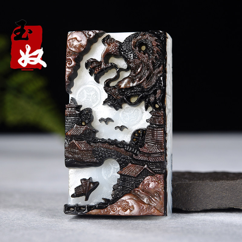 俄罗斯天然灰皮料三色油皮和田玉/龙行天下平安牌/吊坠/把件/挂摆