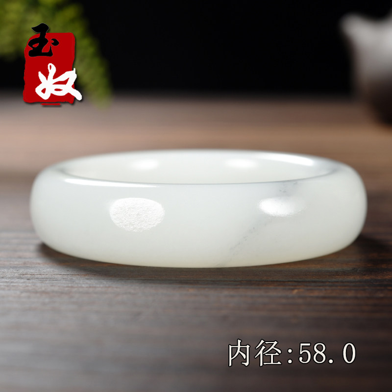 新疆和田玉/墨点青花/一级白带白皮/油糯羊脂白玉籽料/手镯/58