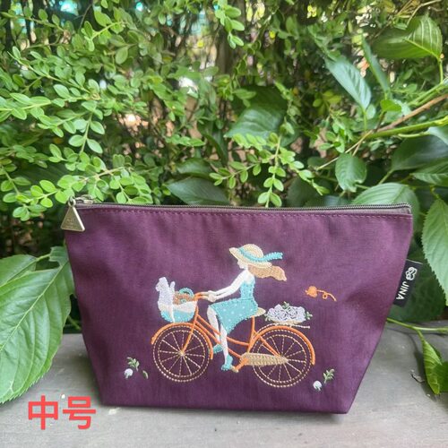 化妆包 收纳 春新款wing韩国东大门代购 刺绣女孩图案中号 大号5