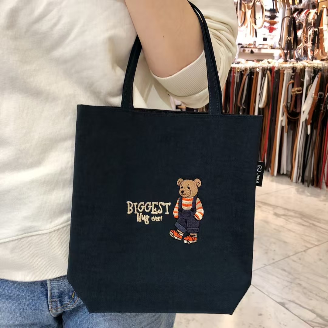 手提包 女包wing韩国东大门代购时尚刺绣小熊款图案23*24*7cm