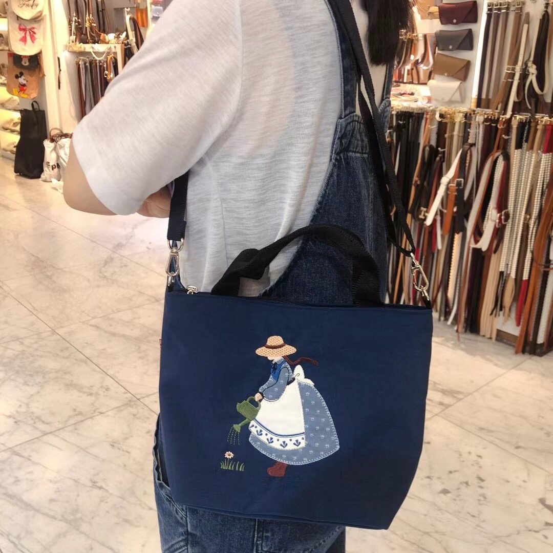 刺绣女孩图案斜挎包手提款