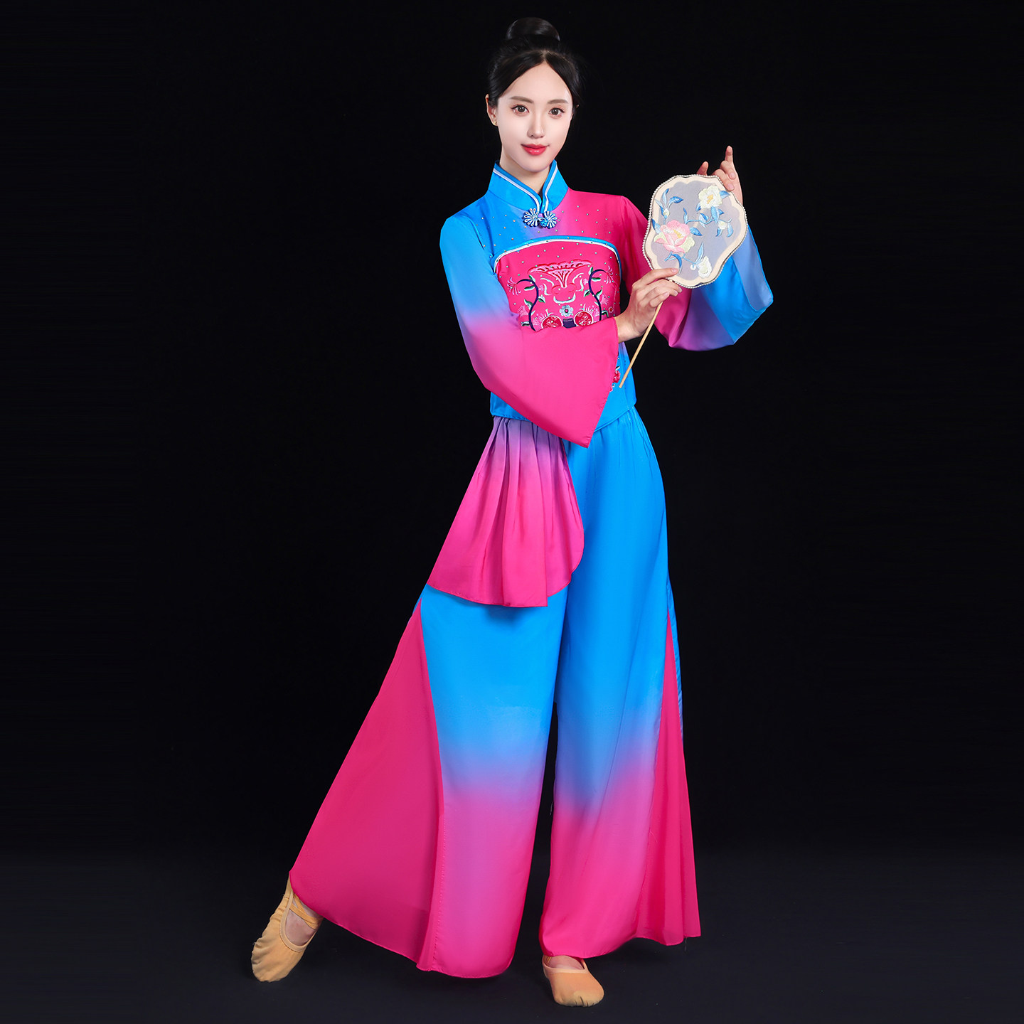 秧歌服打鼓舞服装红色渐变蓝色