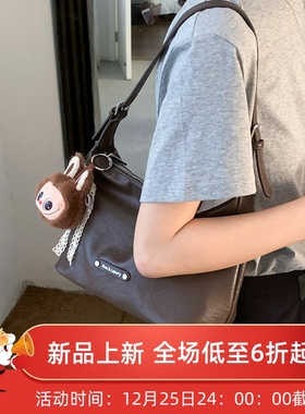 小众复古高级感腋下包包女2025新款简约通勤包百搭单肩包