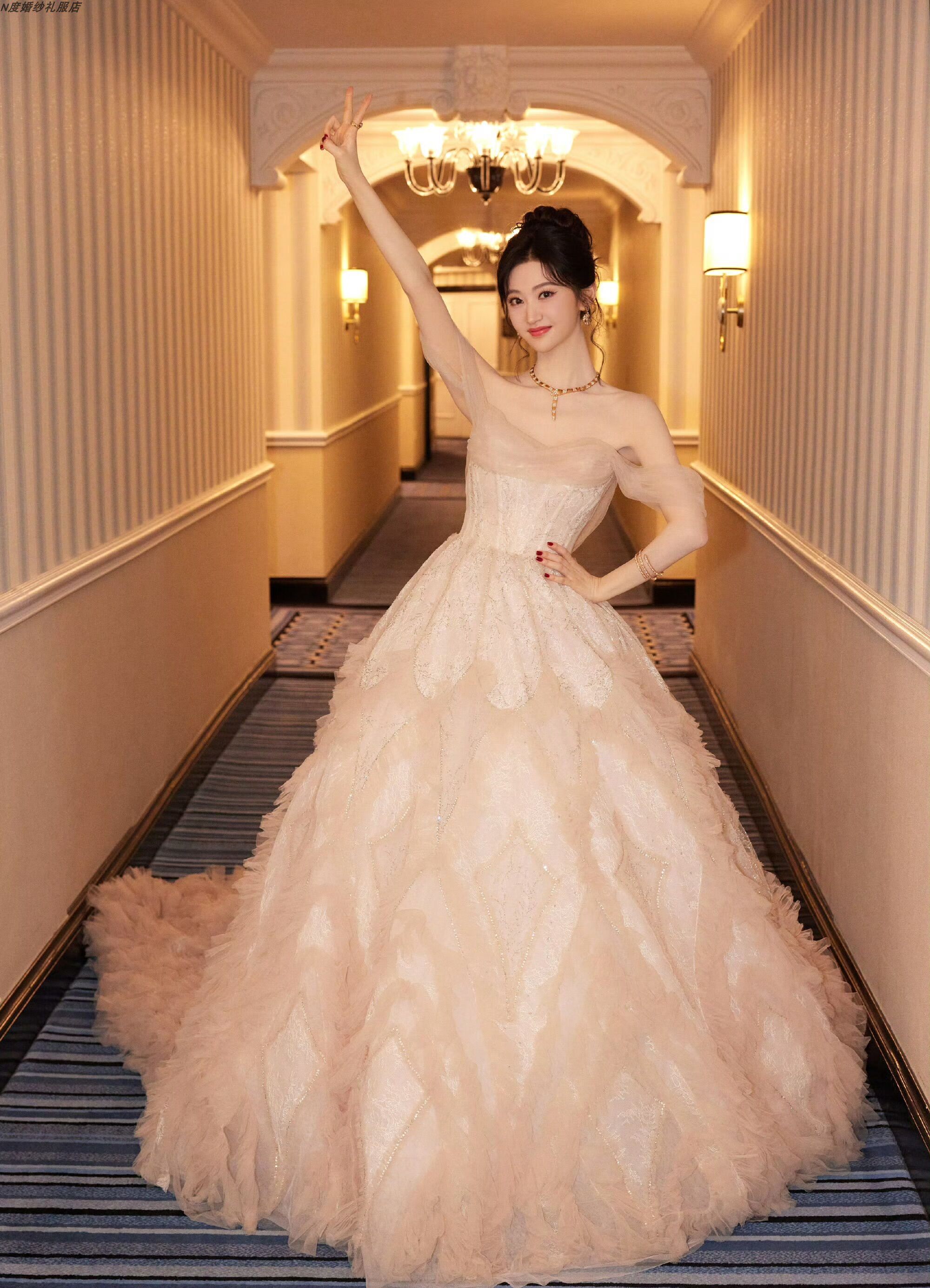 景甜明星同款粉色一字肩星光大赏拖尾蓬蓬裙生日舞会艺考年会礼服