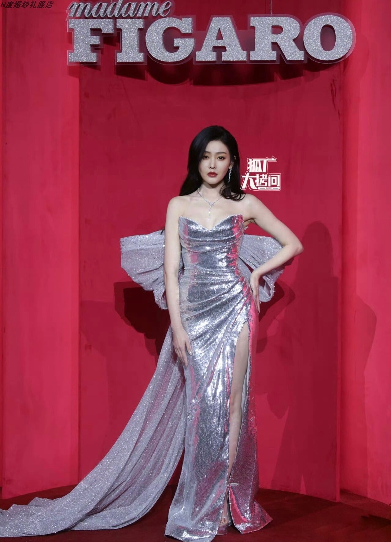 费加罗红毯张天爱时尚抹胸开叉亮片蝴蝶结礼服年会红毯生日长裙