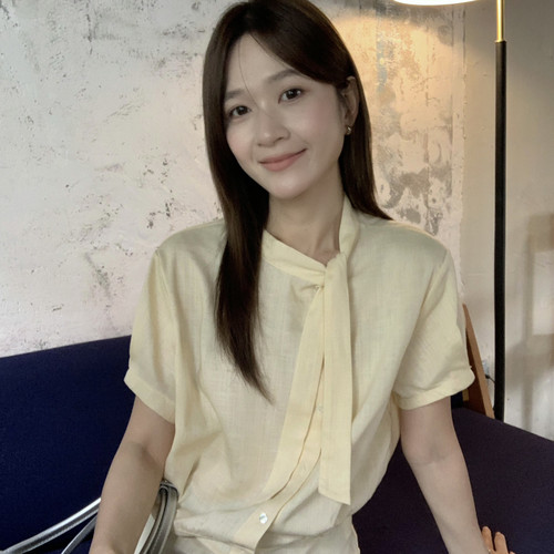 MISS密思家-年夏上新简约大方领子系带透气麻料收腰显瘦小衫22821