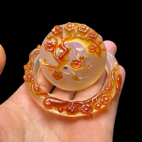 天然玛瑙俏色巧雕梅花手镯精工雕刻玉髓手环玉镯女生饰品送礼佳
