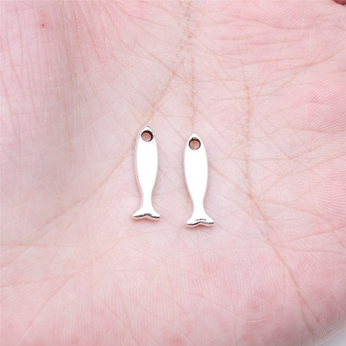 20个/包 16x5mm 古银色锌合金材质 小鱼吊坠 ABD-C11602