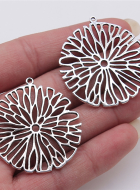 2个/包 37x40mm 古银色锌合金材质 镂空花形吊坠吊坠 ABD-C13594