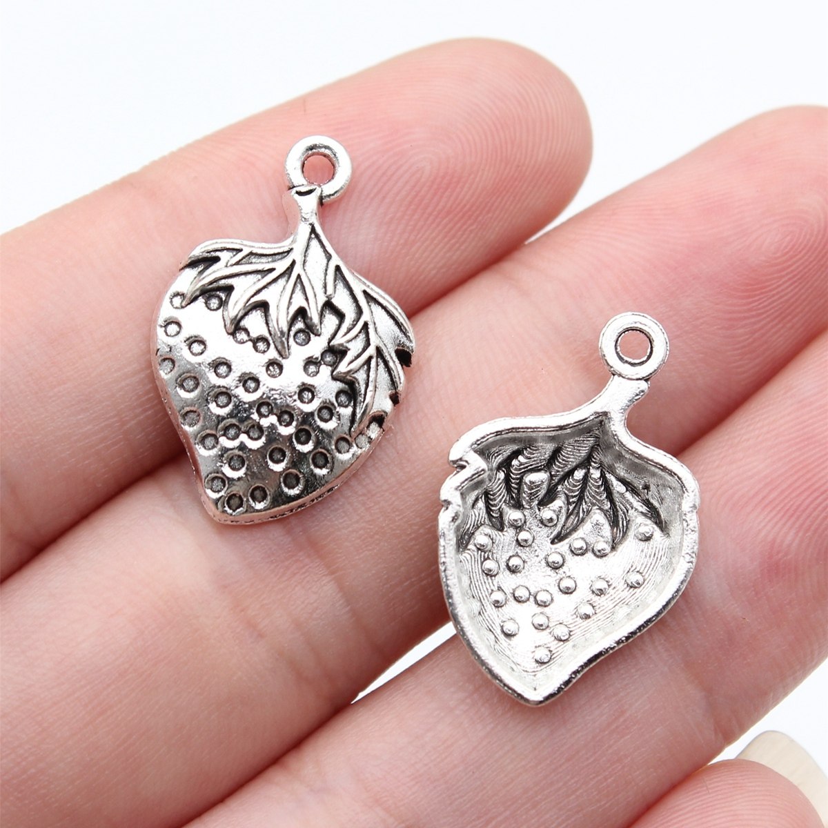 10个/包24x16mm古银色DIY饰品配件草莓吊坠,饰品/流行首饰/时尚饰品新,其他DIY饰品配件,淘宝优惠券,粉丝福利购,淘宝优惠卷
