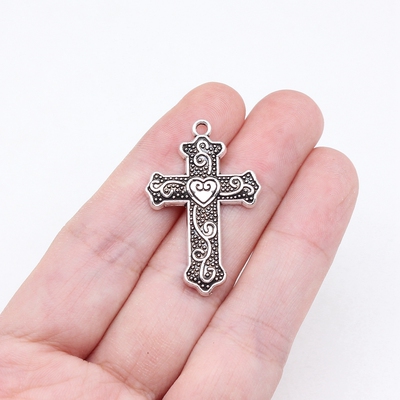 10个/包 33x22mm 古银色锌合金 爱心花纹十字架吊坠 ABD-C15649