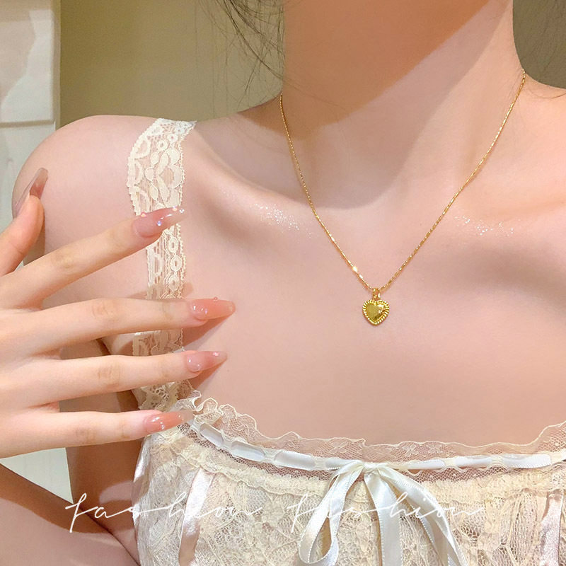 法式复古爱心项链女轻奢金色心形锁骨链小众高级感细链通勤配饰