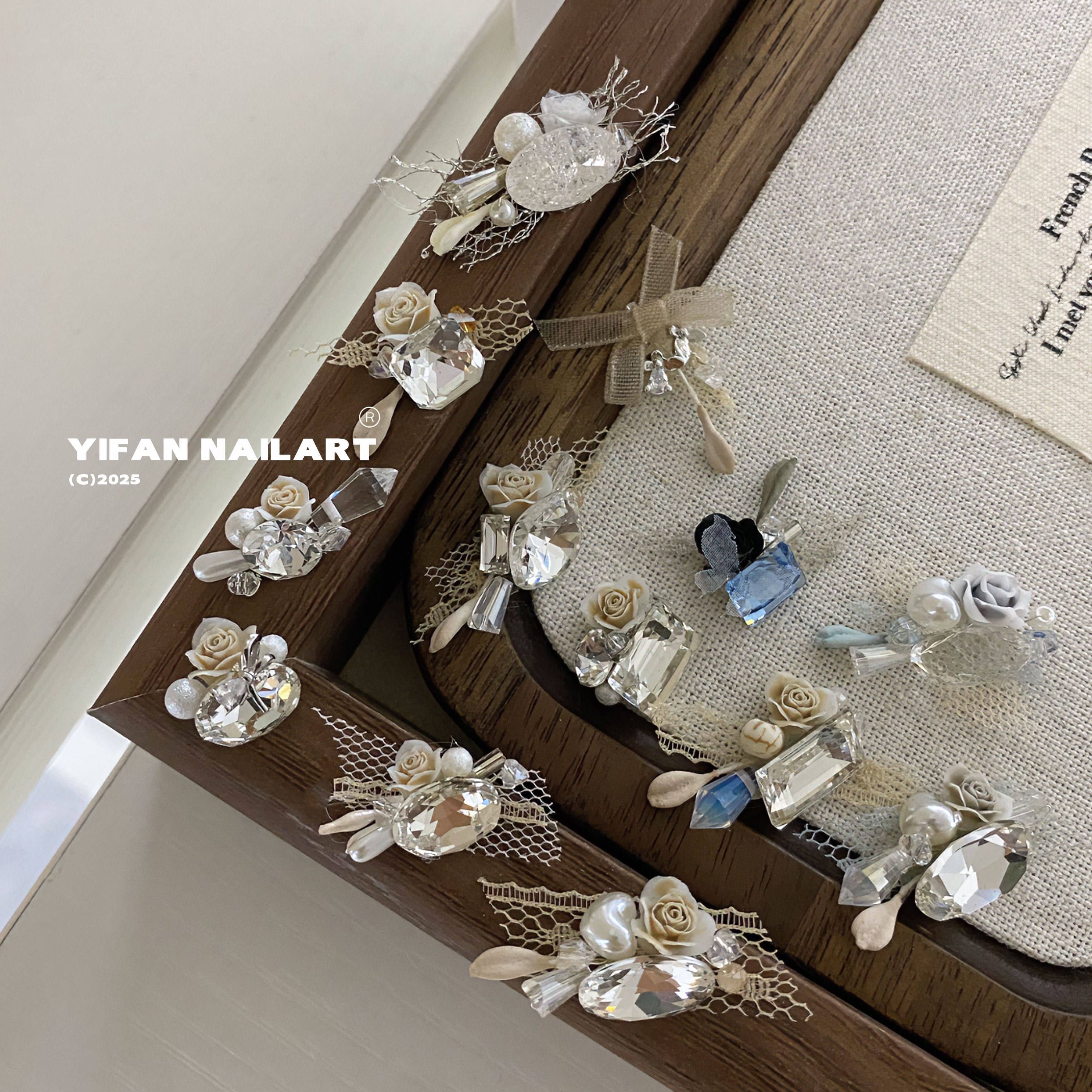 淡漠色欧根纱成品堆钻美甲堆钻