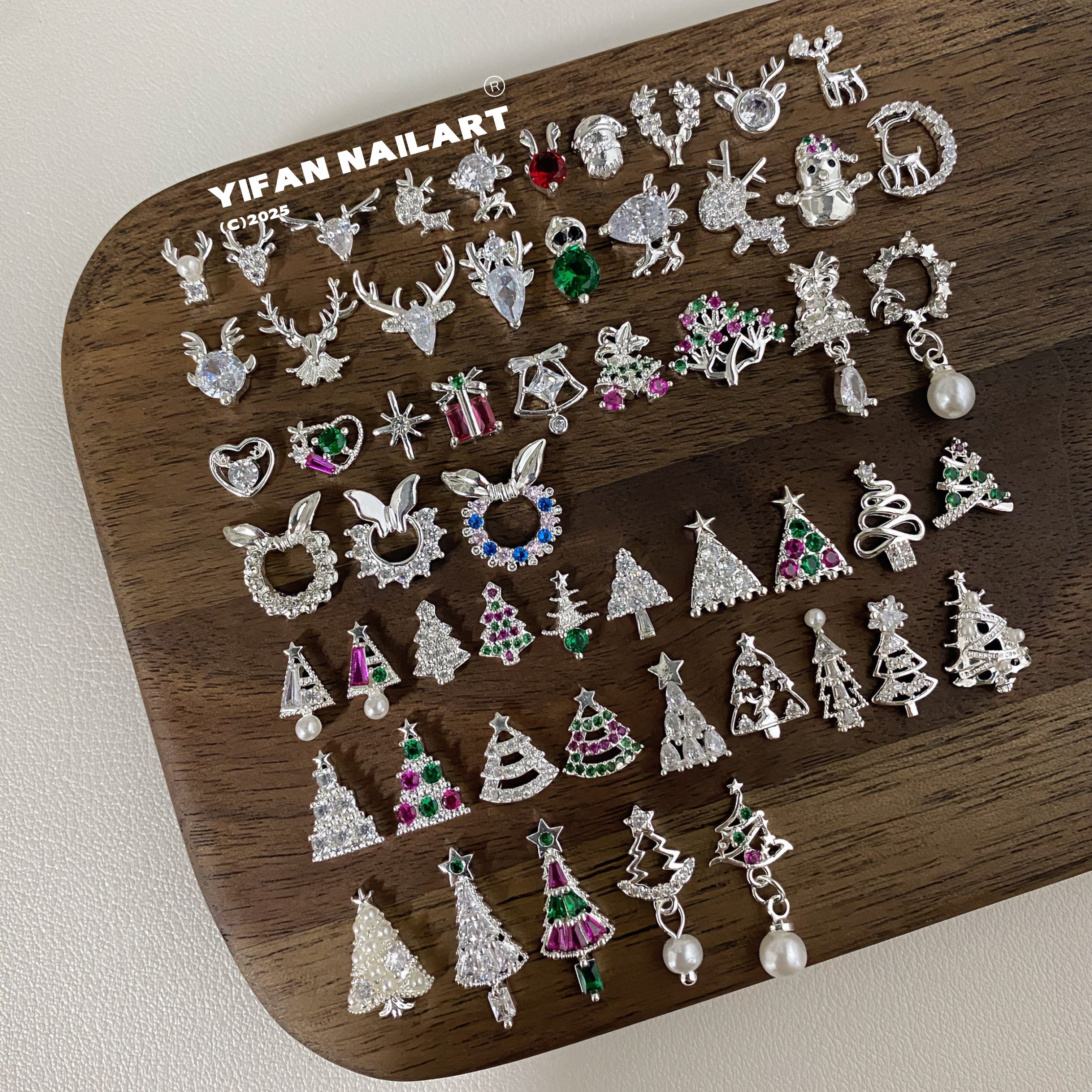 圣诞老人雪花礼物盒麋鹿美甲锆石