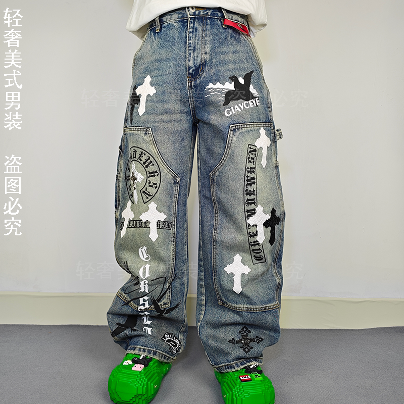 美式高街十字架贴皮印花牛仔裤男宽松直筒潮牌街头风个性弯刀裤