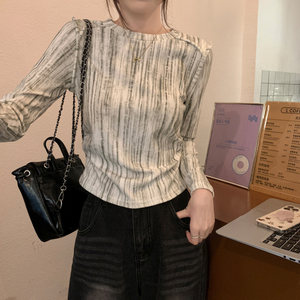 春季实拍圆领条纹长袖设计感短款扎染长袖时尚T恤打底衫上衣女装