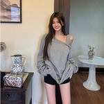 秋冬季实拍设计感长袖纯色时尚设计感露肩卫衣宽松款休闲上衣女装