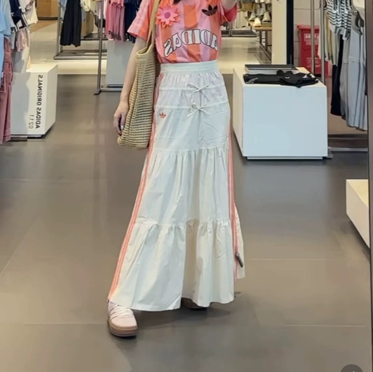 阿迪达斯三叶草女士 夏季蝴蝶结褶皱休闲长款伞裙半身裙 KC0768