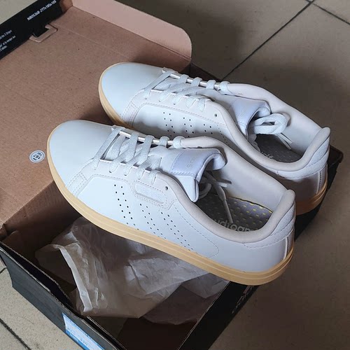 adidas COURTPOINT 女子透气轻便休闲板鞋小白鞋 FW7387