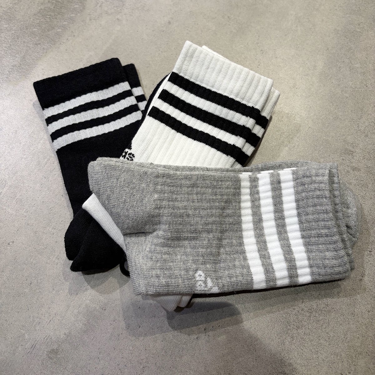 adidas阿迪达斯男女同款三条纹中筒袜毛巾底运动缓震吸汗袜IC1323