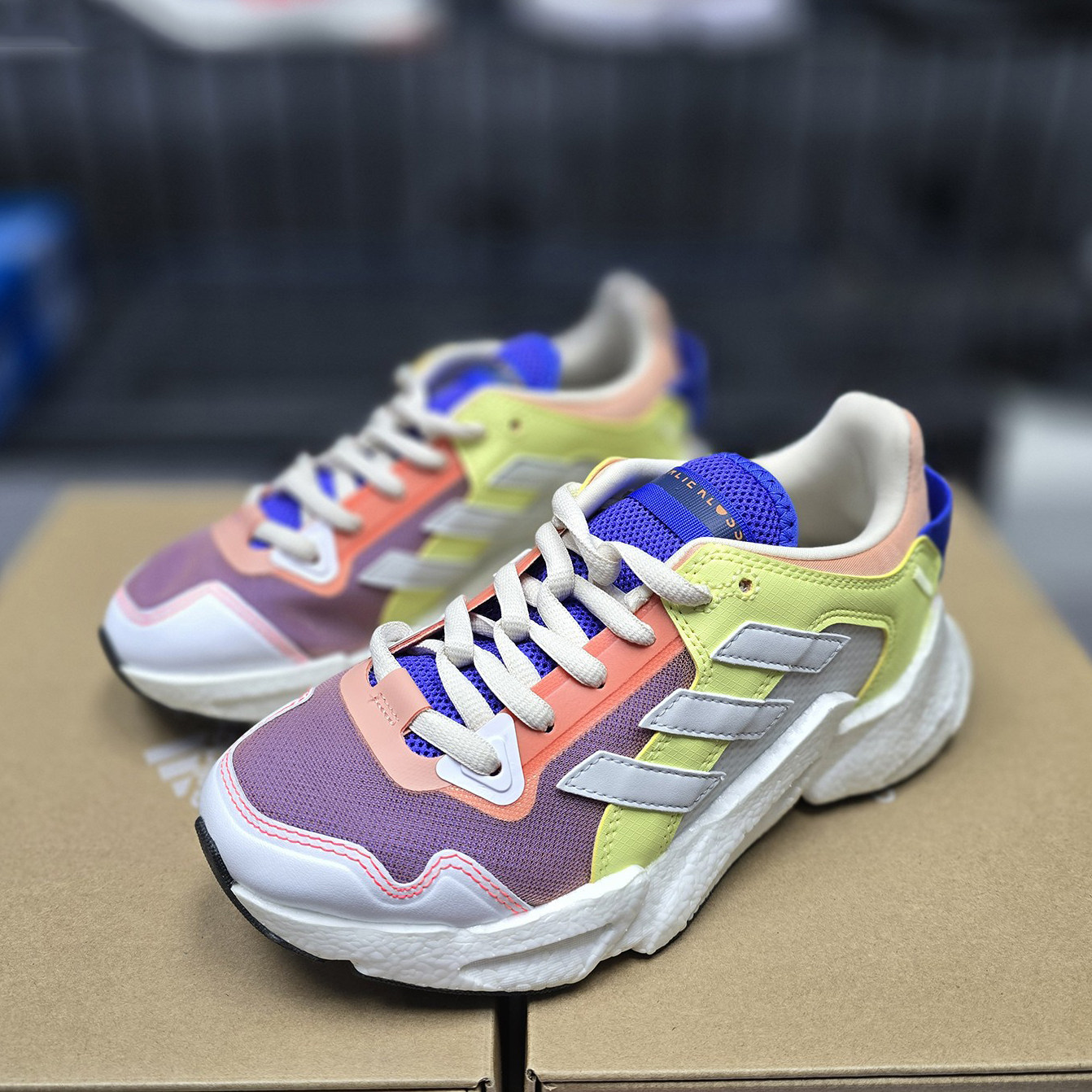 Adidas阿迪达斯女春全掌boost缓震回弹跑步鞋老爹鞋GY0846 S24028