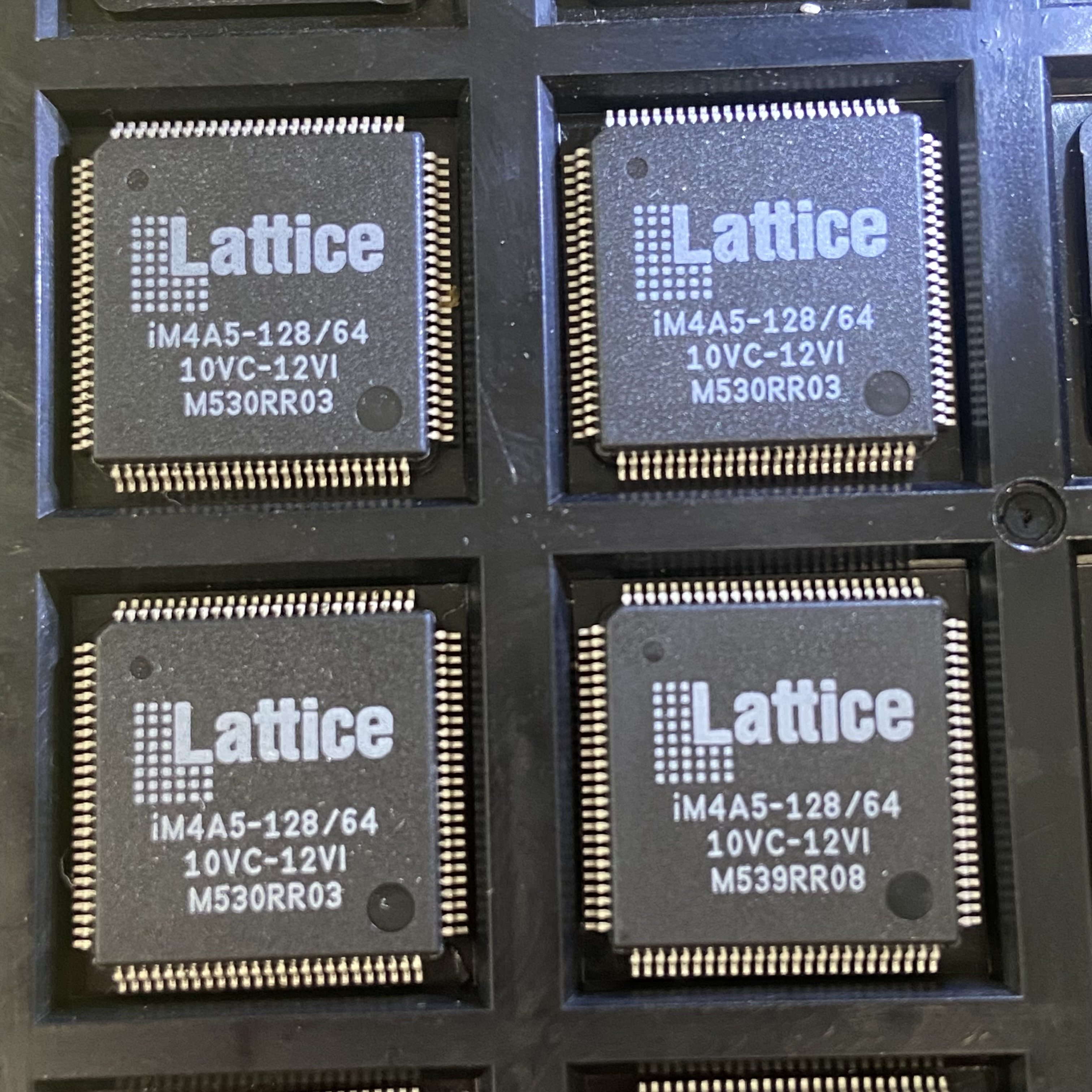 LATTICE iM4A5-128-64-10VC-12VI QFN全新原装可直拍
