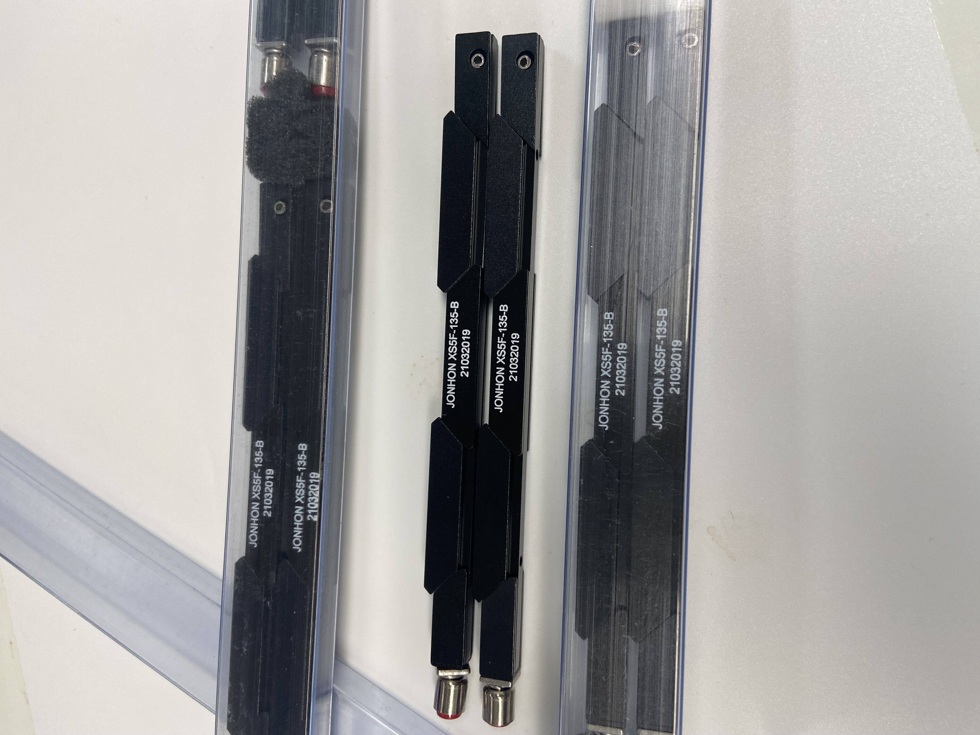 xs5f-135-b/-h/3u机箱锁紧条/板卡锁紧条/pcb锁紧条calmark全新货