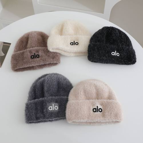 ALO简约刺绣毛貂绒针织帽