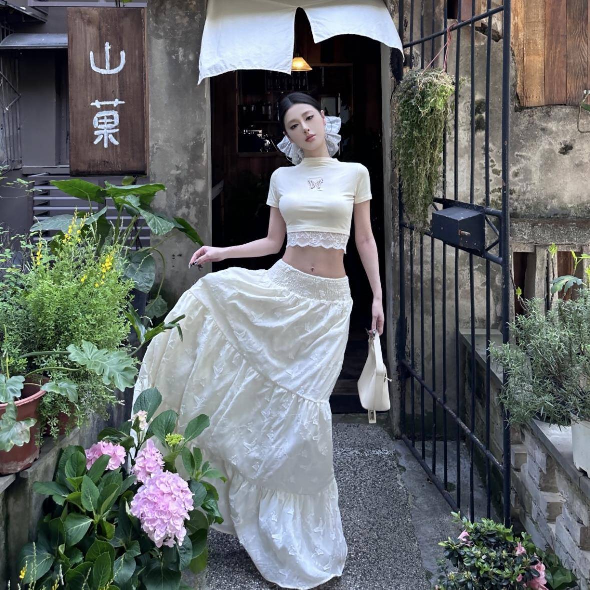 氛围感纯欲辣妹度假穿搭连衣裙紧身T恤飘逸大裙摆半身裙拖地长裙